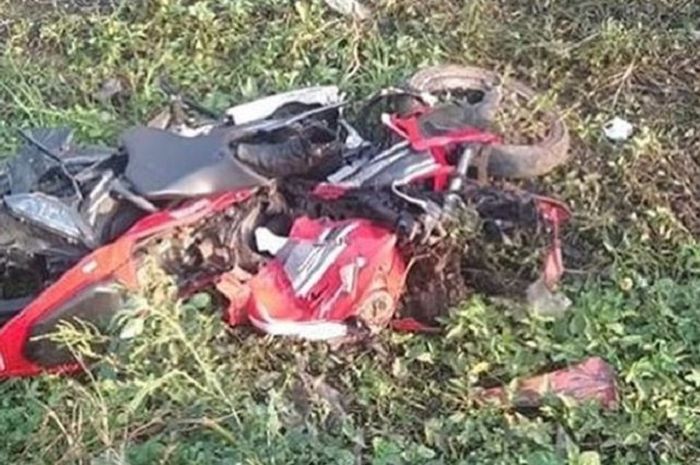 Honda CBR150R remuk ditabrak kereta api di Kecamatan Tugu, Semarang