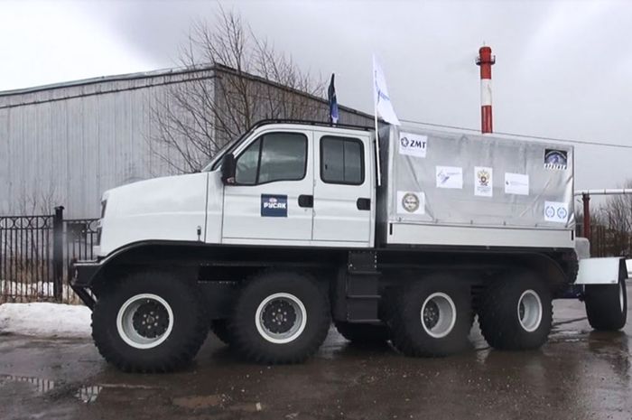 Kendaraan dengan merek RUSAK di Rusia yang dibuat untuk jalur Arktik dan Antartika