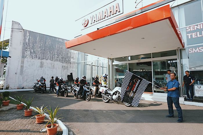 Team YAMAHA MAXI Tour de Indonesia berangkat dari Bandung