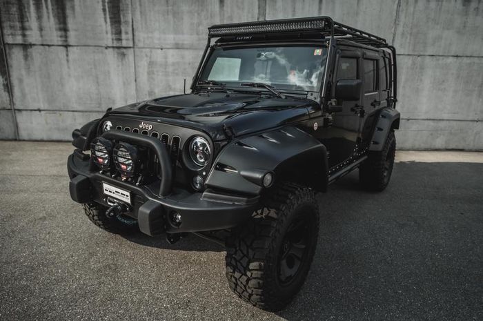 Tampilan samping Jeep Wrangler Rubicon ubahan bengkel modifikasi Cartech