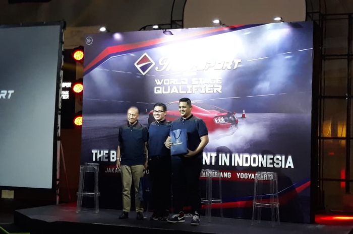 Andy Hazor (tengah) saat konferensi pers Intersport World Stage Qualifier di SCBD (17/7/2018)