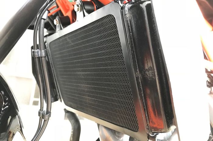Ilustrasi Cover radiator KTM Duke
