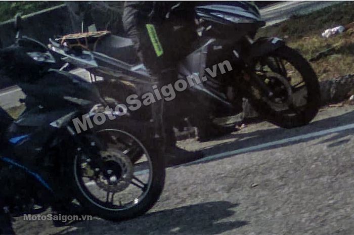 Yamaha MX-King 2019 Pakai Mesin R15?