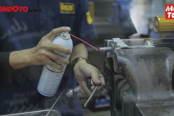 Merawat Sokbreker Ohlins yang Benar