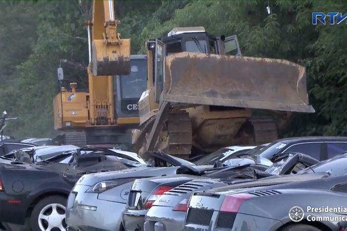 Pemerintah Filipina hancurkan puluhan mobil mewah hasil selundupan
