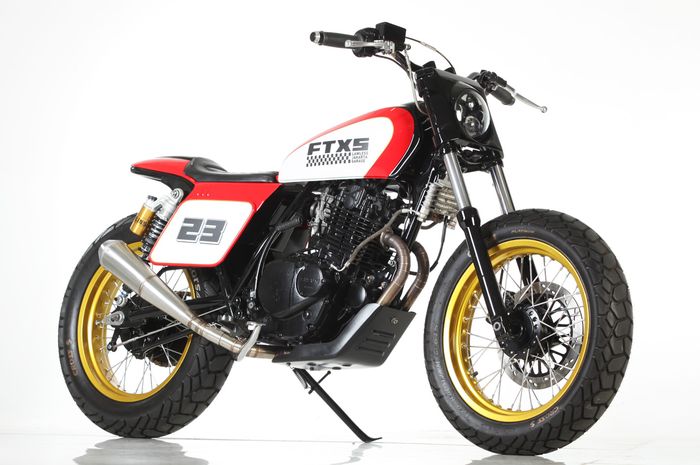 Suzuki Thunder 250 yang sudah kena sentuhan kustom flat track oleh Lawless Garage Jakarta