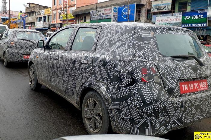 Datsun GO dan Datsun GO+ facelift yang terlihat sedang dites di jalan