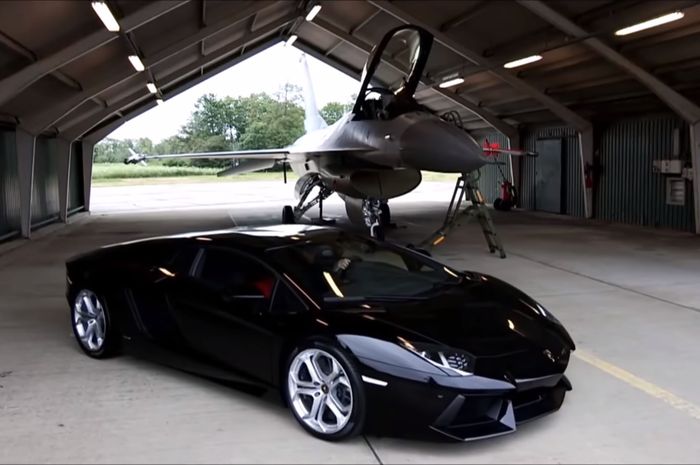 Pesawat tempur vs Lamborghini