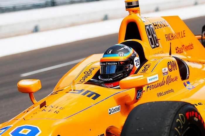 Fernando Alonso saat mengikuti balap Indy 500 di sirkuit Indianapolis tahun 2017 bersama McLaren