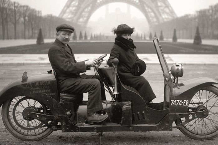 La Jumella, Paris, 1922
