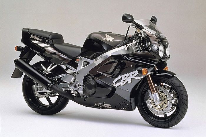 Honda CBR900RR tahun 1992