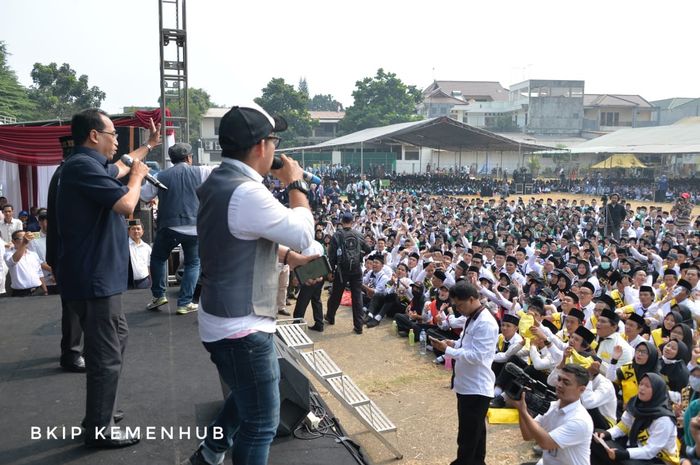 Menteri Perhubungan Budi Karya Sumadi saat berbicara di depan Mahasiswa UIN Syarif Hidayatullah