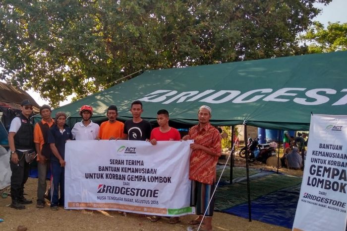 PT Bridgestone Tire Indonesia (BSIN), dan and PT Bridgestone Mining Solutions Indonesia (BMSI) berikan sumbangan untuk para korban gempa di Lombok, Nusa Tenggara Barat