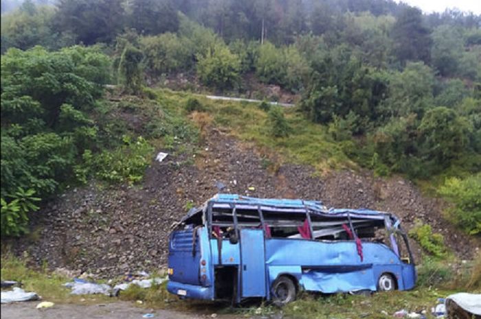 Bus yang mengalami kecelakaan di Bulgaria