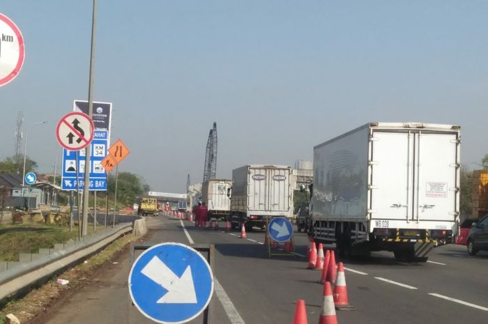 Ruas Tol Jakarta-Cikampek lakukab rekontruksi Rigid Pavement arah Jakarta