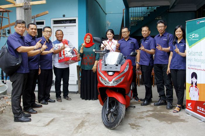 Astra Motor Yogyakarta antar Honda PCX 150 ke rumah pelanggan