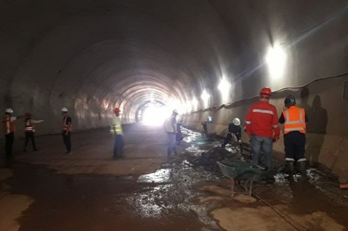ILUSTRASI: Terowongan Tol Cisumdawu yang tembus bukit