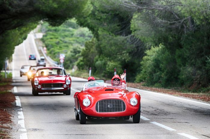 lebih dari 70 Ferrari klasik dan 20 konsumen dari seluruh dunia kumpul di Cavalcade Classiche