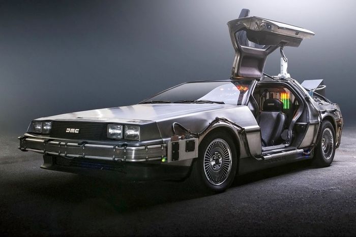 DeLorean DMC-12 di film Back to The Future