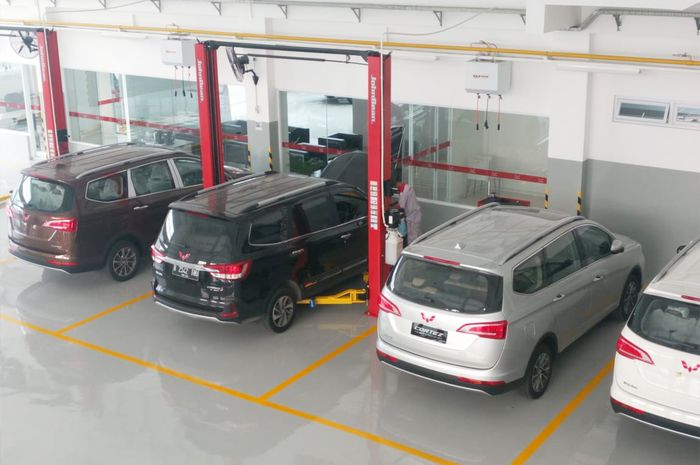 Wuling Arista Cikarang dilengkapi dengan 12 unit stall service serta layanan Wuling Mobile Service