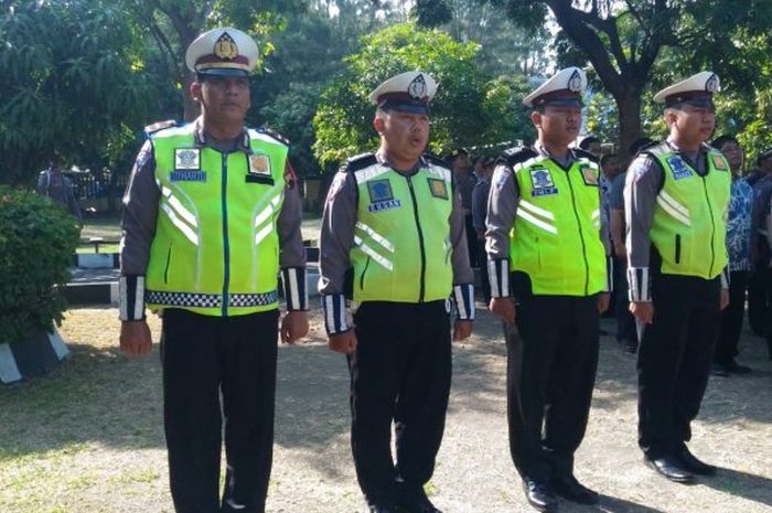 Empat polisi Solo yang cegat rombongan presiden Jokowi demi ambulans