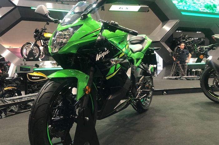 Kawasaki Ninja 125 sudah dipamerkan di Intermot Motorcycle Show 2018 di Cologne, Jerman.