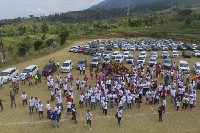 Lebih dari 400 anggota dan ratusan Xpander berkumpul untuk rayakan hari jadi pertama komunitas X-MOC di Salatiga, Jawa Tengah