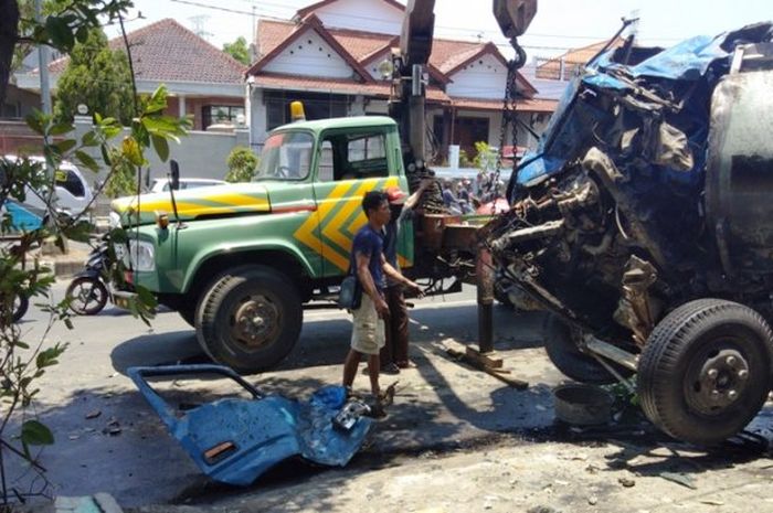 Kecelakaan truk tangki air di Semarang