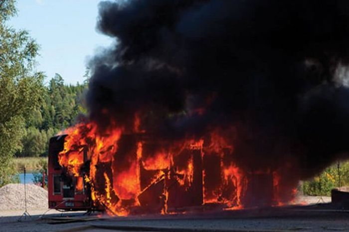 Ilustrasi bus terbakar, BUKAN dari kejadian Tragedi Paiton