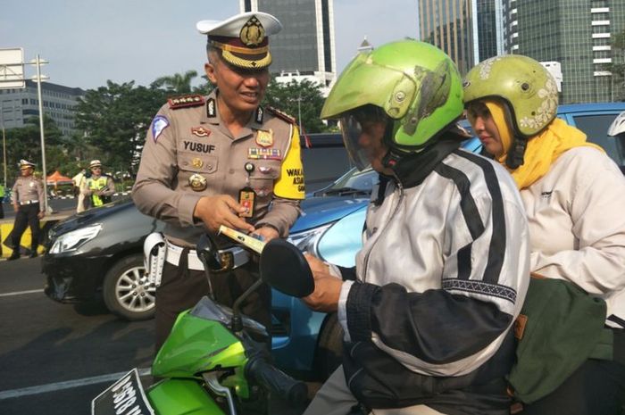 Dirlantas Polda Metro Jaya Kombes Yusuf melakukan sosialisasi tilang elektronik, Senin (15/10/2018)