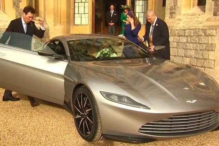 Aston Martin DB10 di acara pernikahan Putri Eugenie