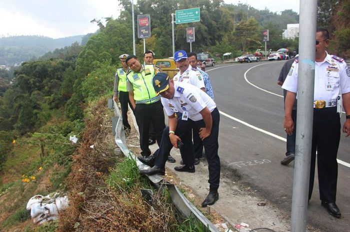 Dinas Perhubungan Jawa Timur melakukan sidak jalur maut Sarangan Magetan dimana sebulan terakhir di jalur tersebut telah terjadi 4 kecelakaan maut yang menewaskan 3 orang.