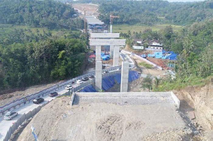Kali Kenteng merupakan salah satu proyek Tol Salatiga-Kartasura
