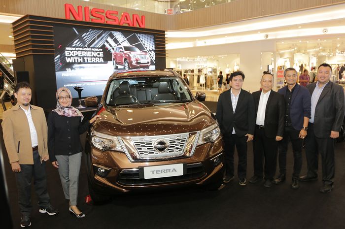 Roadshow Nissan Terra hadir di Surabaya