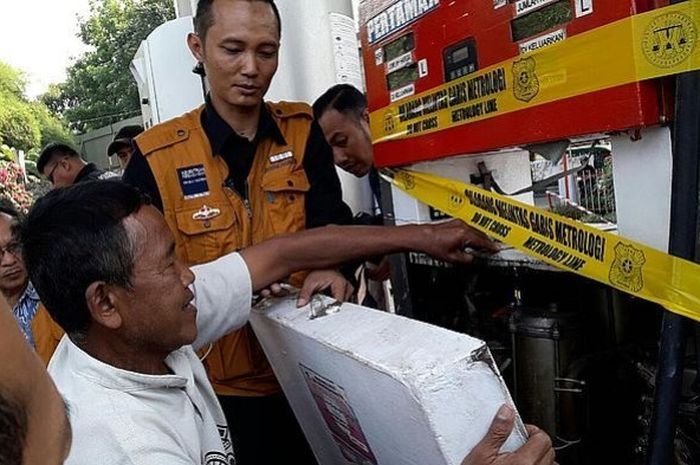 ILUSTRASI Penyegelan SPBU | SPBU Jalan Kiaracondong Bandung disidak Kementerian Perdagangan, (19/10/2018)