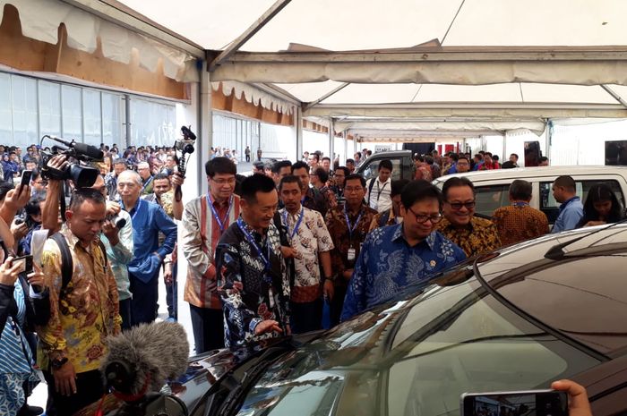 Menteri Perindustrian, Airlangga Hartanto ketika meresmikan ekspor All New Ertiga