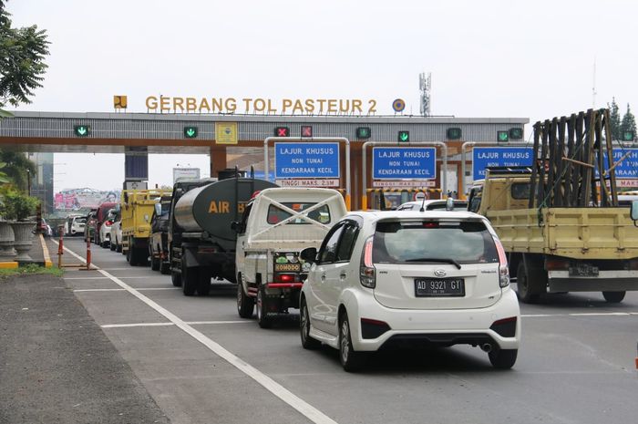 Ilustrasi gerbang tol Pasteur, Bandung, Jawa Barat