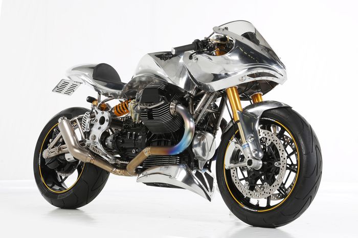Moto Guzzi V11 Cafe Racer Titanium