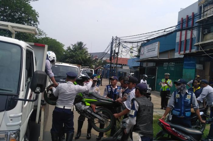 Dishub melakukan razia dikawasan Pangeran Jayakarta, Mangga Dua Raya