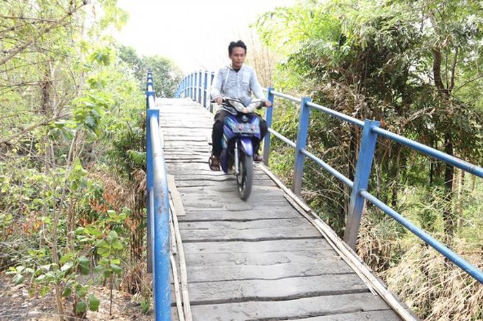 Kondisi jembatan yang kerap disebut jembatan anti tilang dan anti macet di Cirebon