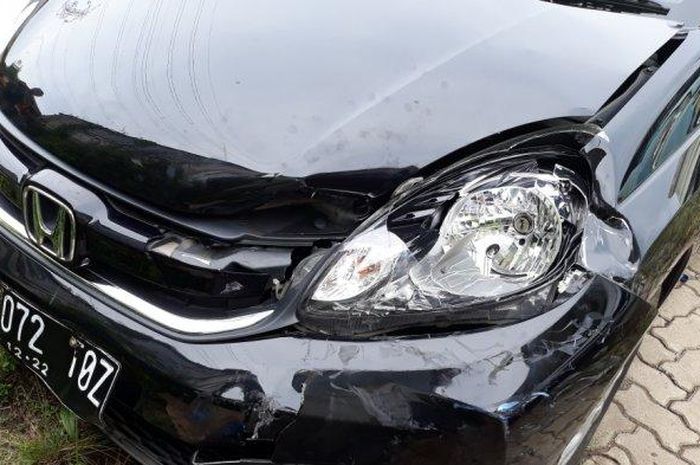 Ilustrasi mobil bekas tabrakan