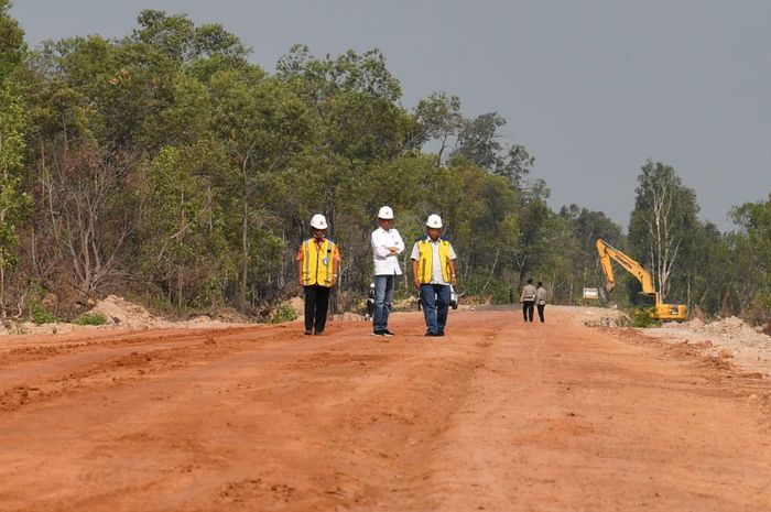 Presiden Jokowi Tinjau Pembangunan Ruas Jalan Trans Papua