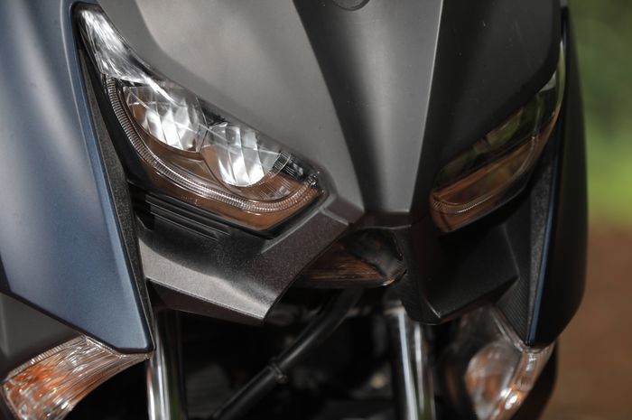 Lampu Depan Yamaha XMAX 250 2018