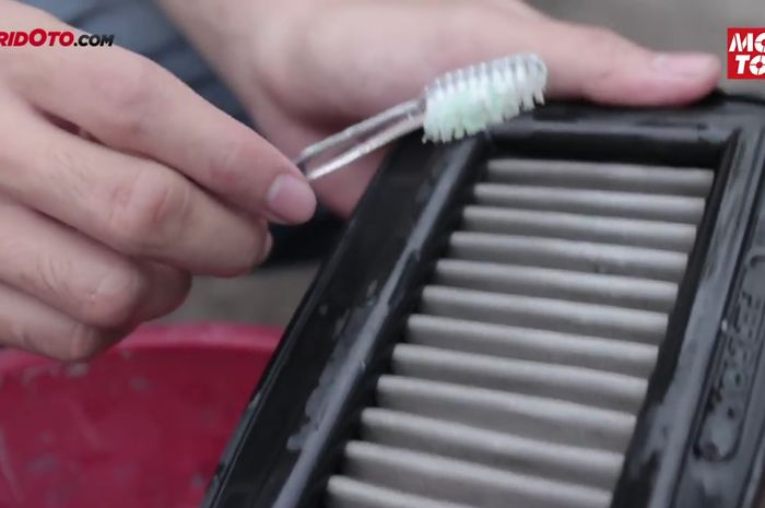 Video cara membersihkan filter udara stainless