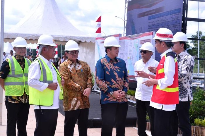 Presiden Joko Widodo tinjau Tol Trans Sumatera