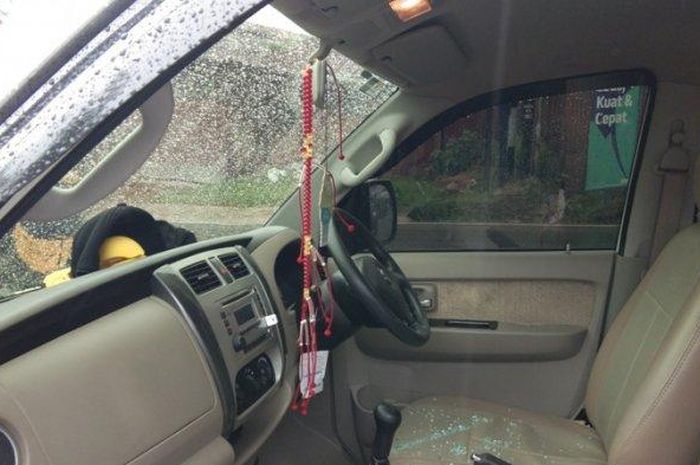 Modus ban pecah, Rp 82 juta digondol perampok