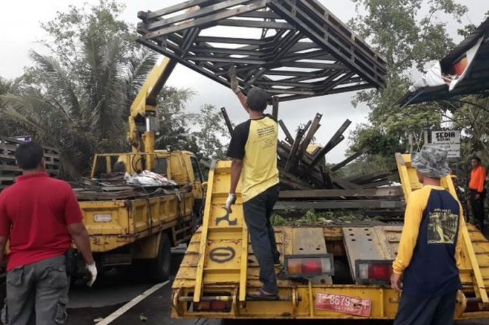 Jembatan penghubung Garut dan Tasik sudah 3 minggu belum selesai