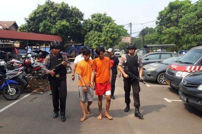 Galang (19), pencuri spesialis motor, dikepung oleh aparat Polsek Neglasari, Kota Tangerang