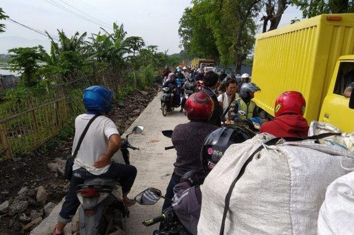 Ilustrasi kondisi jalanan di Kabupaten Bandung yang sudah dicor