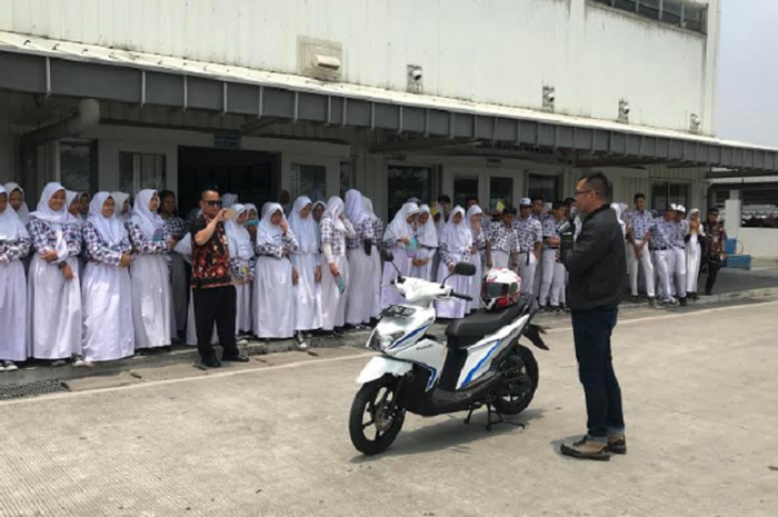 Suzuki memperkenalkan berbagai fitur keselamatan dari motor beserta fungsinya.